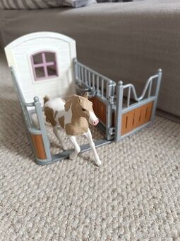Schleich kůň a stáj
