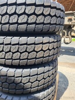 Záběrové pneu pirelli 265/70r19,5