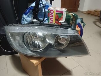 Pravé přední světlo z BMW E90/e91