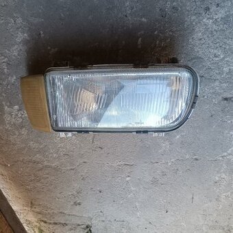 Škoda Felicia levé přední světlo.