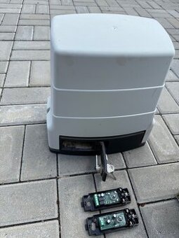Pohon posuvné brány Roger