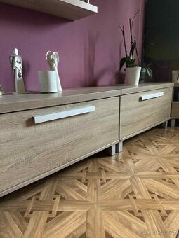 Nábytek do obývacího pokoje nebo společenské místnosti