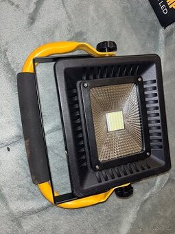 LED reflektor přenosný, akumulátorový 50W