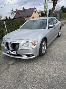 Lancia thema platinum 176 kW 3.0 crd r.v 2013