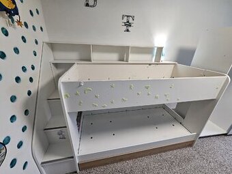 Palanda se schůdky (patrová postel)
