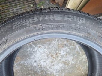 Zimni pneu 235/45 r18
