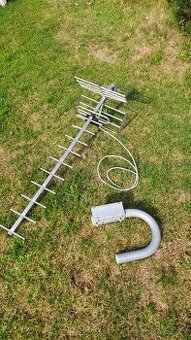 Anténa s výložníkem