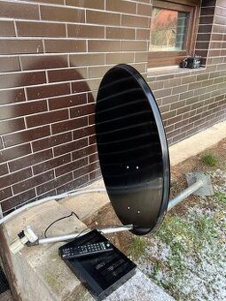 Satelitní anténa a přijímač