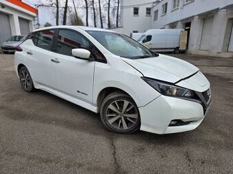 Nissan Leaf 2018 na náhradní díly / bílá barva