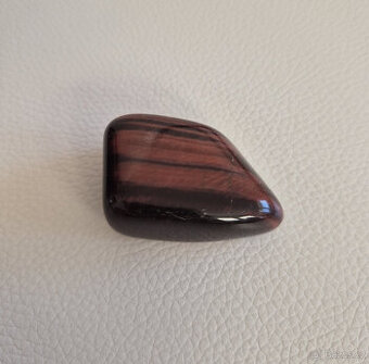 Tygří oko opracovaný kámen polodrahokam minerál