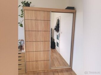 Šatní skříň 150 cm se zrcadlem