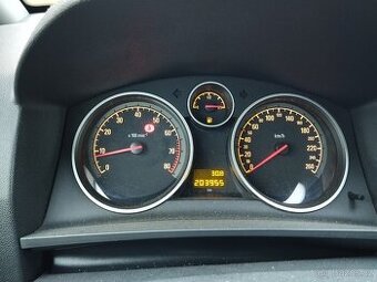 Opel Zafira B 1.6 benzín,tažné,7 mist
