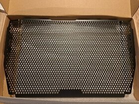 Kryt chladiče Triumph