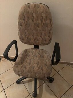 Otočná kancelářská židle