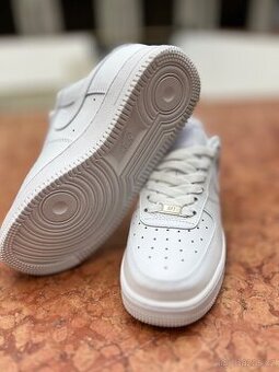 Nike Sportswear Tenisky 'AIR FORCE 1 07', Bílá