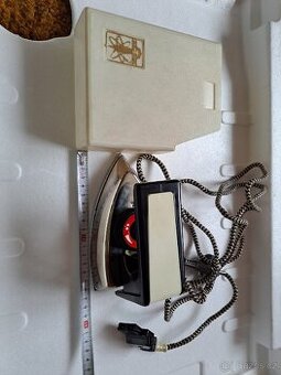 Retro cestovní žehlička