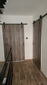 Posuvné interiérové dveře