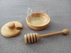 Sada na med s naběračkou, materiál - přírodní dřevo a sklo