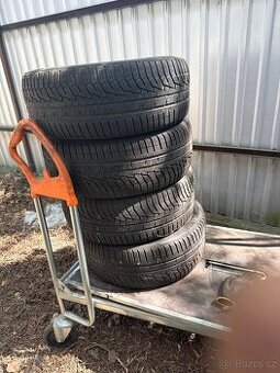 215/55r16  zimní sada