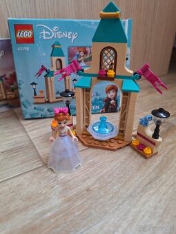 LEGO - Anna a zámecké nádvoří