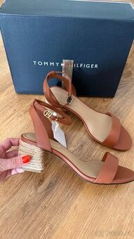 Dámské kožené sandály Tommy Hifiger 39