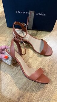 Dámské kožené sandály Tommy Hifiger 39