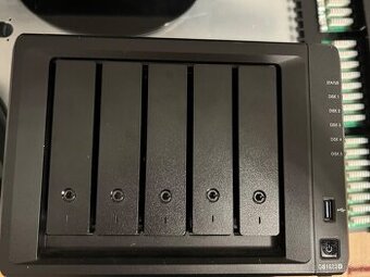 Synology DS1522+, 10GB ethernet, 32 GB RAM, 2x500 GB caching