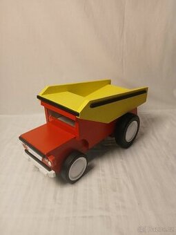 Starožitné dřevěné autíčko