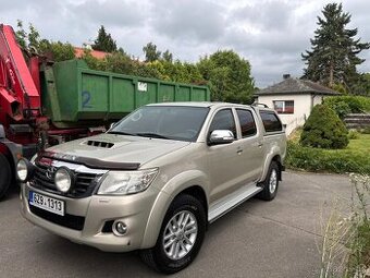 Toyota Hilux 3.0 4x4 manuál