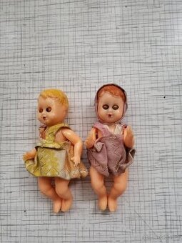 Mrkající panenka malá