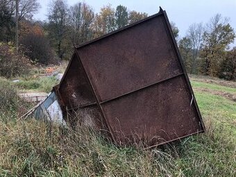 Násypka na obilí, pelety, piliny, atd.