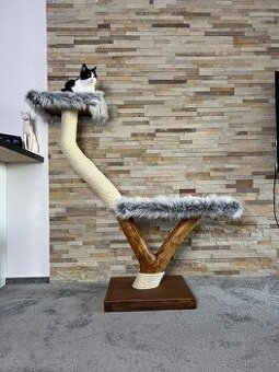 Dřevěný kočičí strom