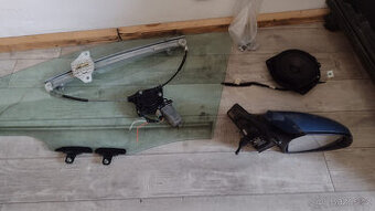 z dveří spolujezdce Hyundai i10 2013-2019