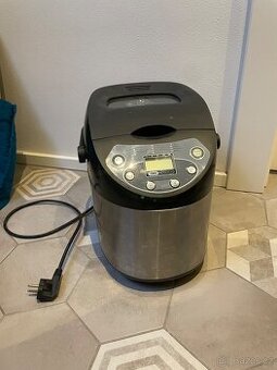 Domácí pekárna k opravě