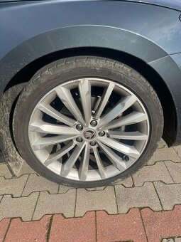 alu 235/40 R19 trinity + letní pneu Dunlop sportmaxx