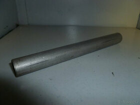 Krycí trubky zdvihacích tyček na MULTICAR 22