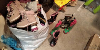 Prodám děskou obuv- různé druhy Bot na všechna roční období