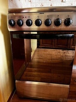 celoelektrický sklokeramický sporák