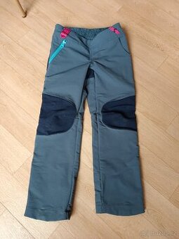 Dětské softshellové kalhoty z Decathlonu vel. 104-110