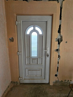 Vchodové plastové dveře