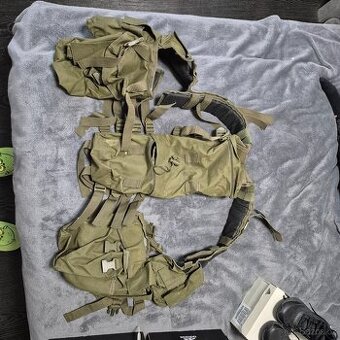 Zelená taktická vesta