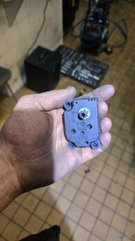 Koupím motorek klapky vnitřního topeni