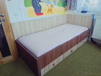 Postel světlá 90x200 od truhláře