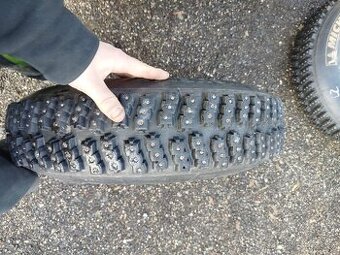 Pneu s hroty , úzké hroty 15"