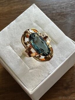 Zlatý dámský prsten