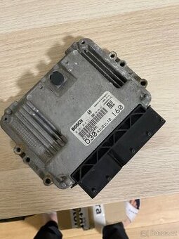 Řídicí jednotka Bosch 0 281 014 211 – Na opravu