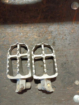 Stupačky na Yamaha 250 yz