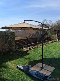 Slunečník Aros,tm.béžový,stojan, dlažba na zatížení,povlak