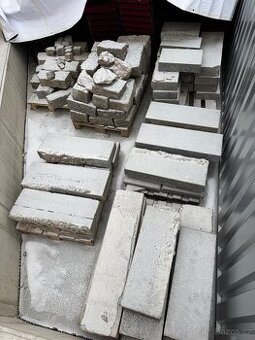 Žulové schody, obrubníky, kostky