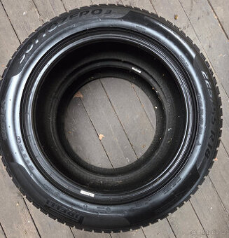 sleva Pirellii 225/55 R 18 Winter Sottozero 3, 5,7 mm,